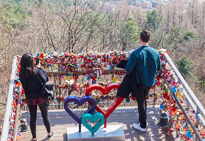 Các cặp đôi Việt tìm đến tháp Namsan để "khoá tình yêu" mãi mãi Các cặp đôi Việt tìm đến tháp Namsan để "khoá tình yêu" mãi mãi