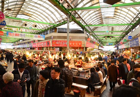Chợ ẩm thực Gwangjang khu chợ 100 năm tuổi ở Hàn Quốc
