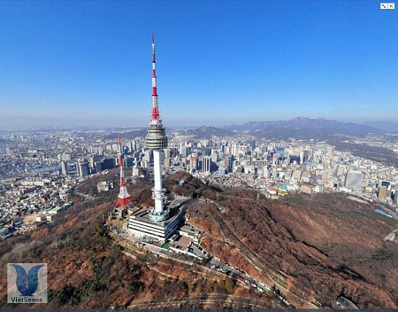 N Seoul Tower tháp truyền thông và quan sát ở Seoul Hàn Quốc
